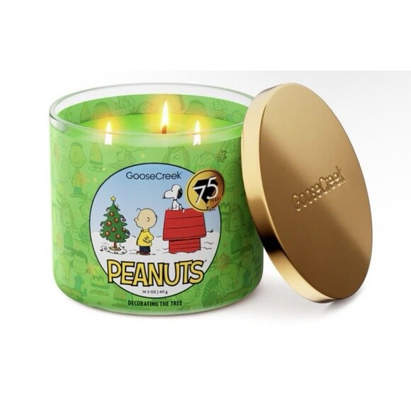 Goose Creek PEANUTS 3 Wick 14.5oz Scented Candle NEW Decorating the Tree (601) - Picture 3 of 4
